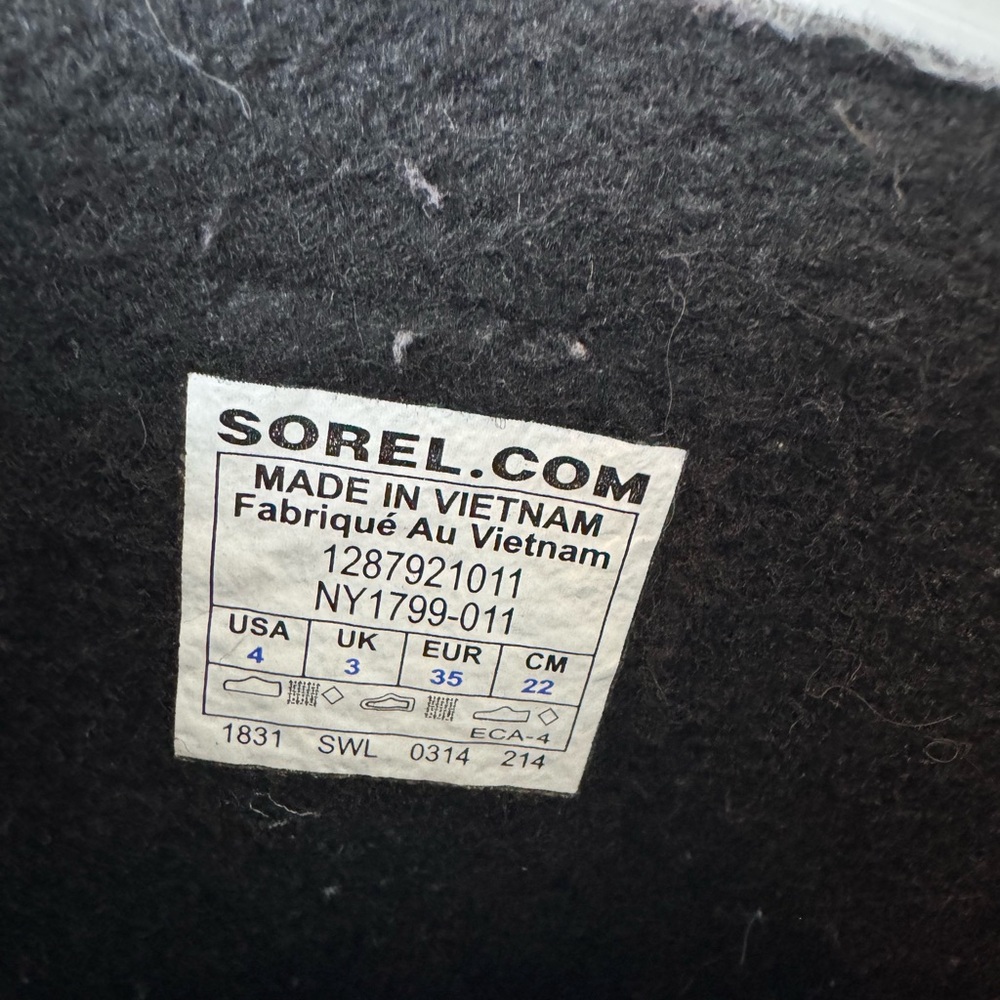 EUC Sorel Boy’s Winter Boots - Picture 7 of 7